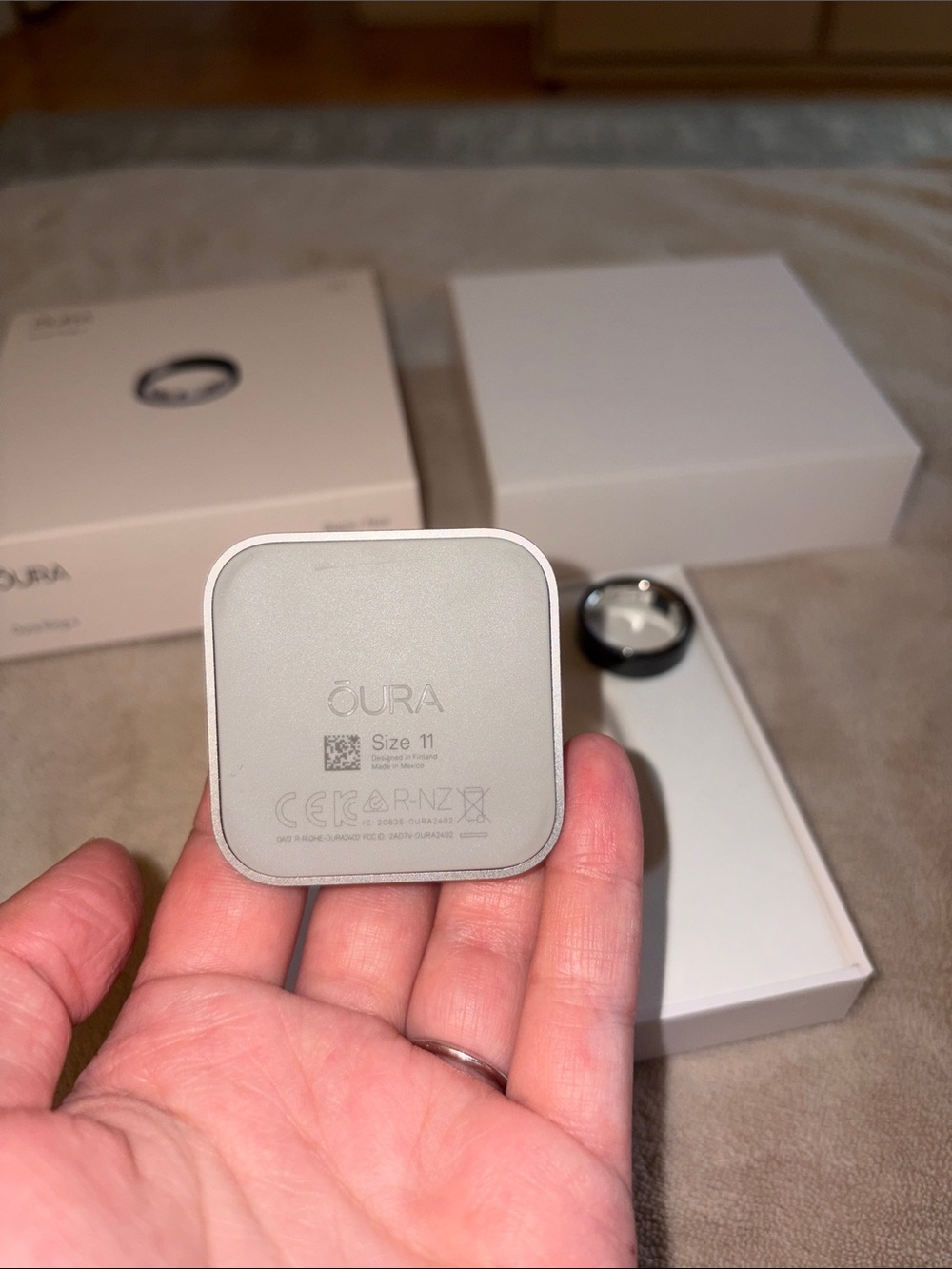 Oura Ring 4 Black with Original Box & Charger - Picture 7 of 17